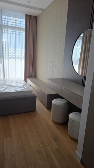 Apartament cu 3 camere semidecomandat în Floreasca