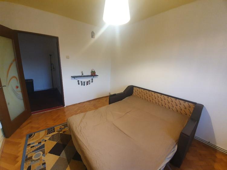 Apartament cu 2 camere decomandat în Podu Roș