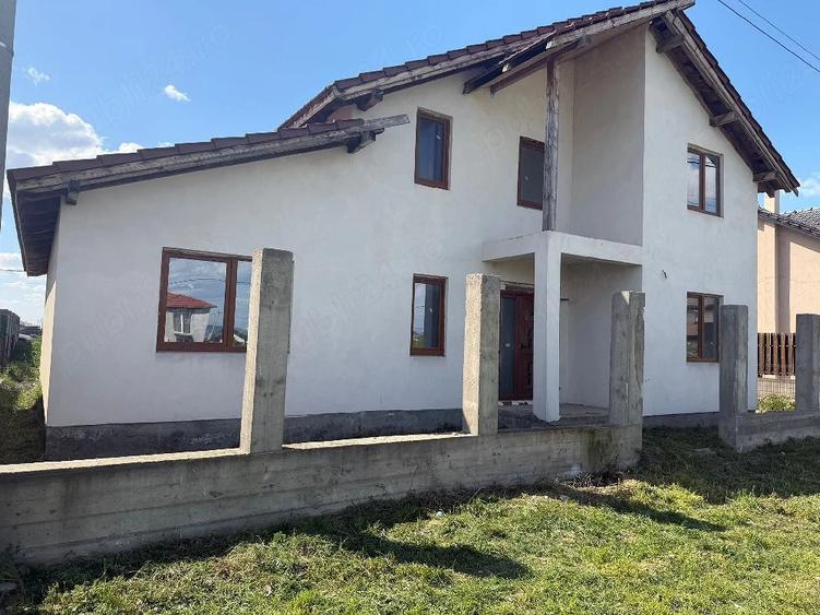Casă cu 3 camere cu Teren 500 Mp în Mândruloc