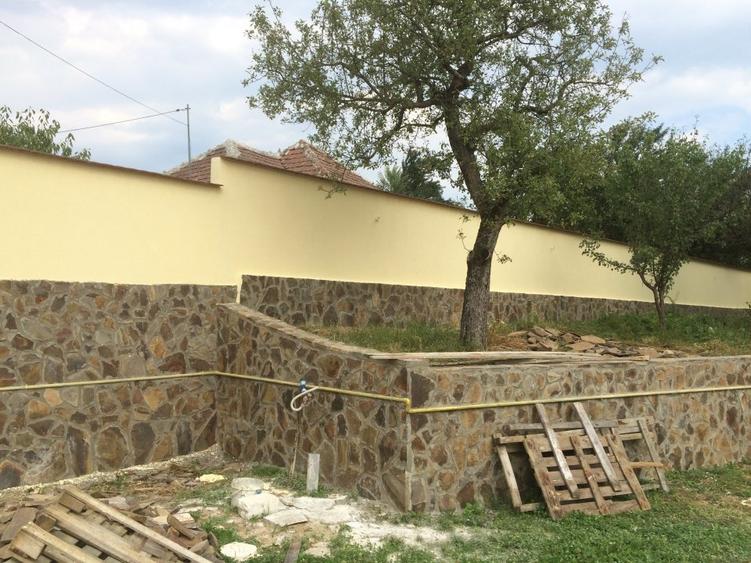 Casă cu 7 camere cu Teren 1300 Mp în Pucioasa-Sat