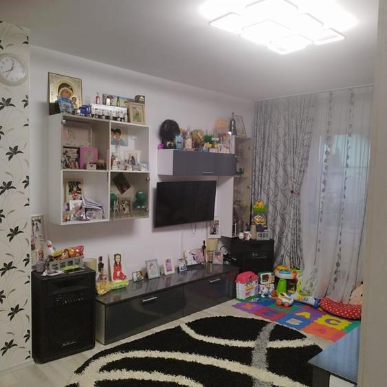 Apartament cu 2 camere decomandat în Tractorul