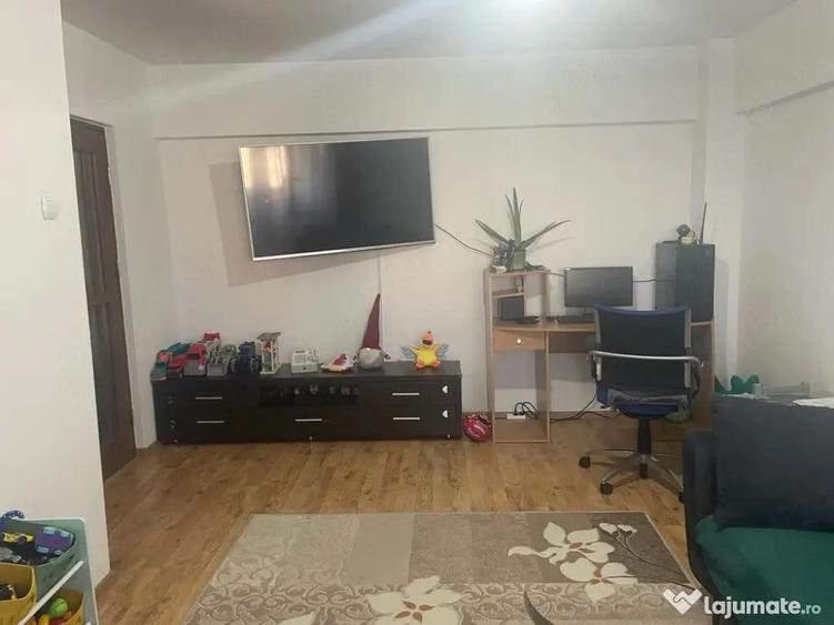 Apartament cu 3 camere decomandat, mobilat în Noua