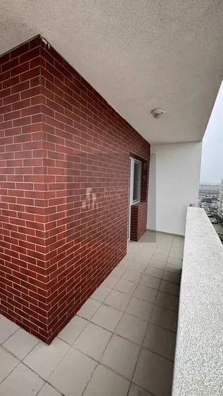 Apartament cu 3 camere semidecomandat în Metalurgiei