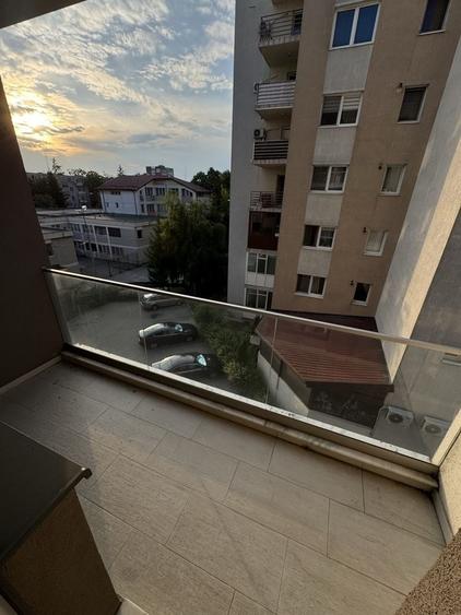 Apartament cu 3 camere decomandat în Craiovei