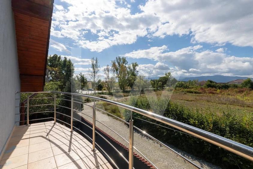Casă cu 3 camere cu Teren 485 Mp în Central