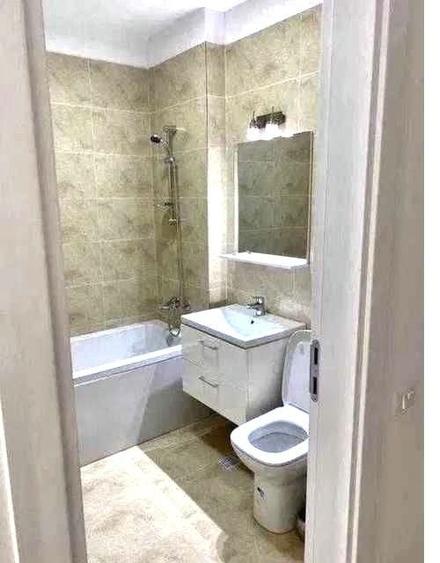Garsonieră decomandată în Titan