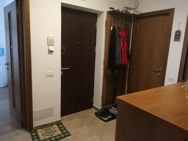 Apartament cu 4 camere semidecomandat în Titan