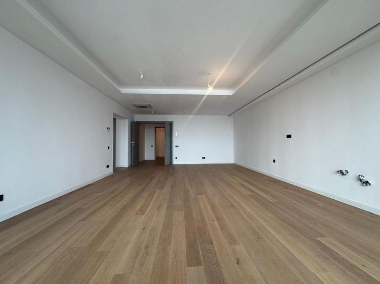 Apartament cu 3 camere semidecomandat în Floreasca