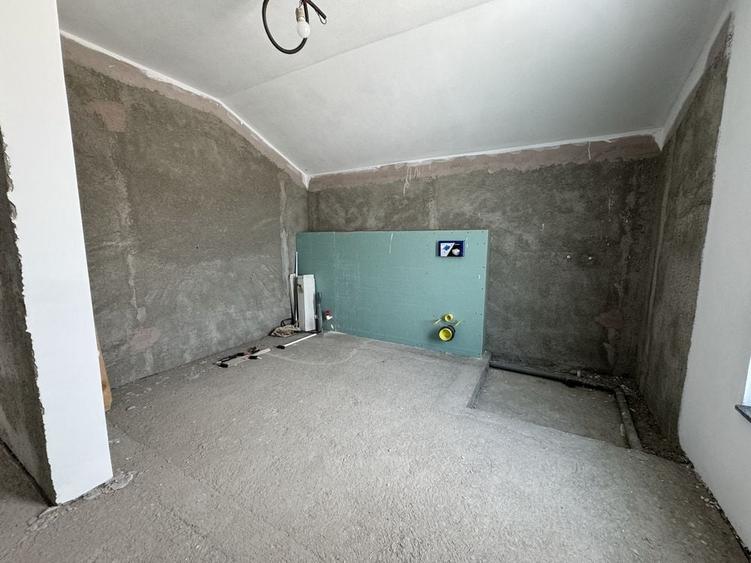 Casă cu 4 camere cu Teren 720 Mp în Central