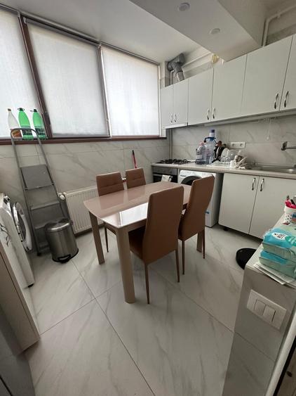 Apartament cu 4 camere semidecomandat în Bragadiru