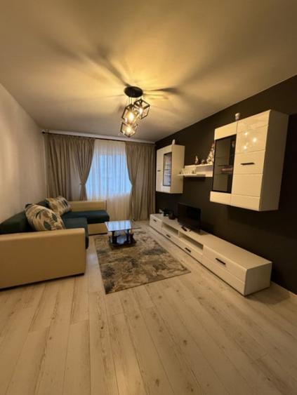 Apartament cu 3 camere decomandat în Lăpuș