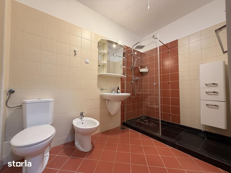 Apartament cu 3 camere în Tei