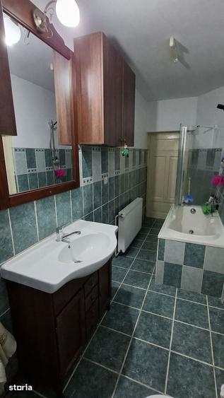 Casă cu 5 camere cu Teren 411 Mp în Central