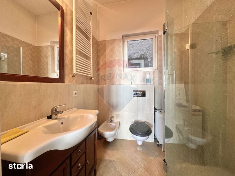 Apartament cu 4 camere, mobilat în Central