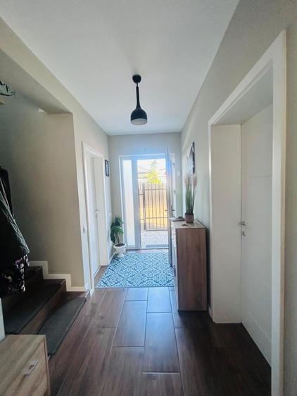 Duplex cu 5 camere cu Canalizare în Florești