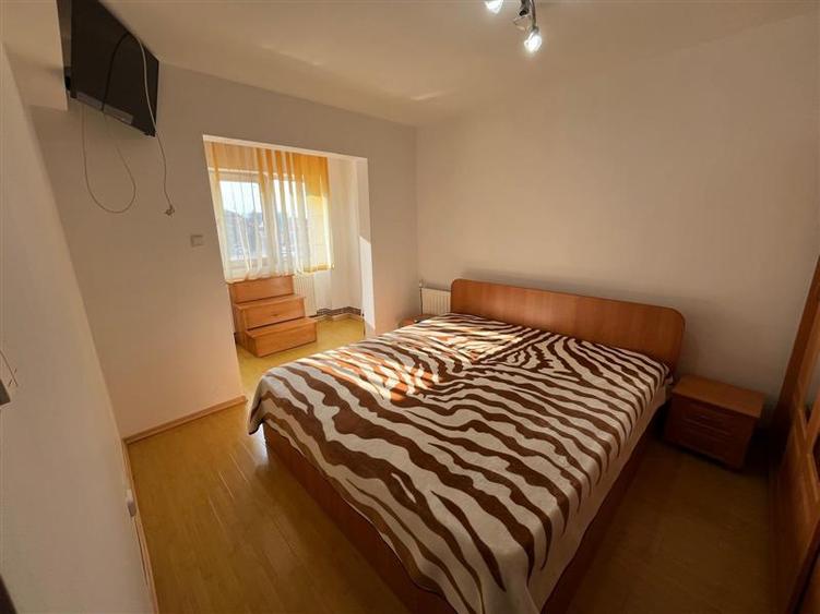 Apartament cu 3 camere decomandat, mobilat în Est
