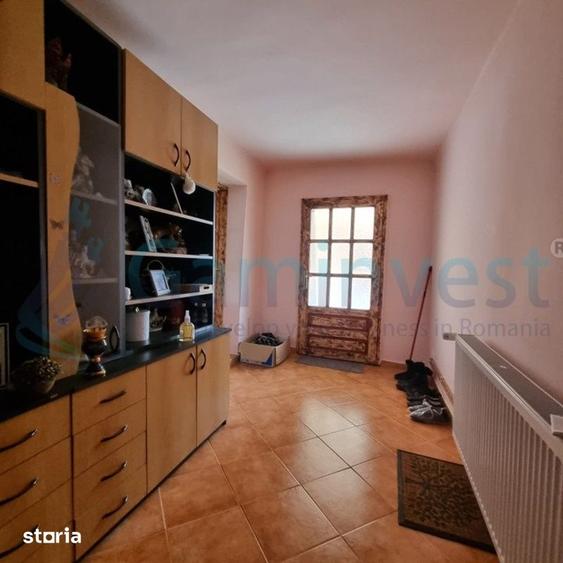 Casă cu 5 camere cu Teren 1611 Mp în Răbăgani