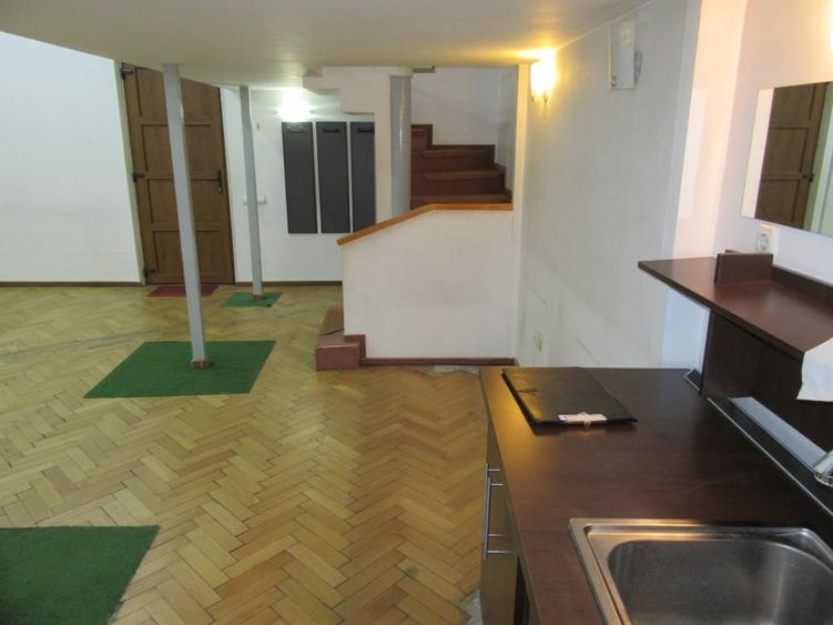 Birou, de 40 mp, în Sala Palatului