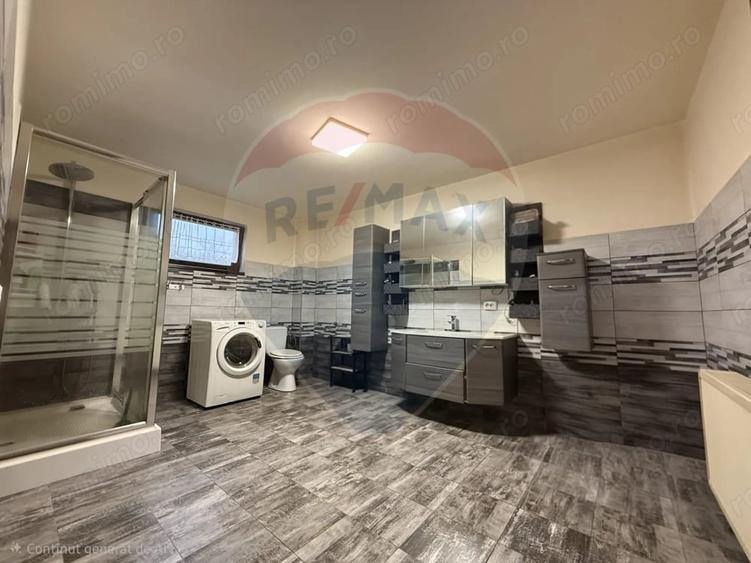 Casă cu 5 camere cu Teren 6117 Mp în Voislova