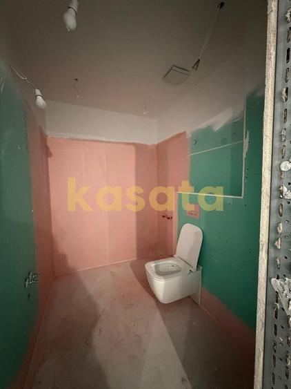 Spațiu comercial, de 64.580001831055 mp, în Barbu Văcărescu