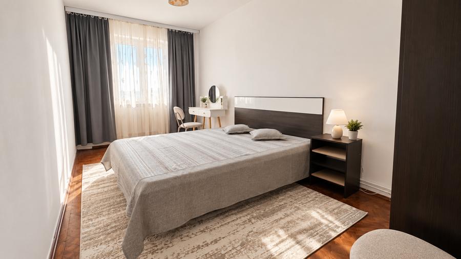 Apartament cu 3 camere semidecomandat în Olimpia-Stadion