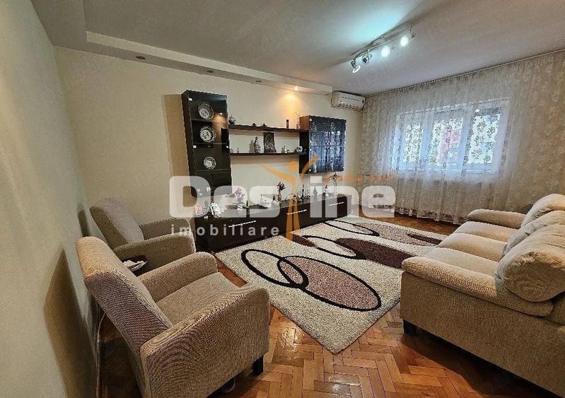 Apartament cu 3 camere decomandat, mobilat în Soarelui