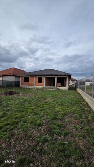 Casă cu 4 camere cu Teren 400 Mp în Central