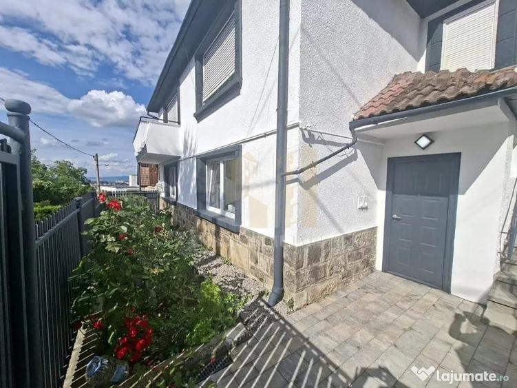 Apartament cu 2 camere semidecomandat în Brașovul Vechi