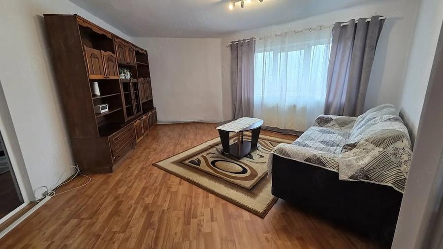 Apartament cu 3 camere decomandat în Criva de Sus