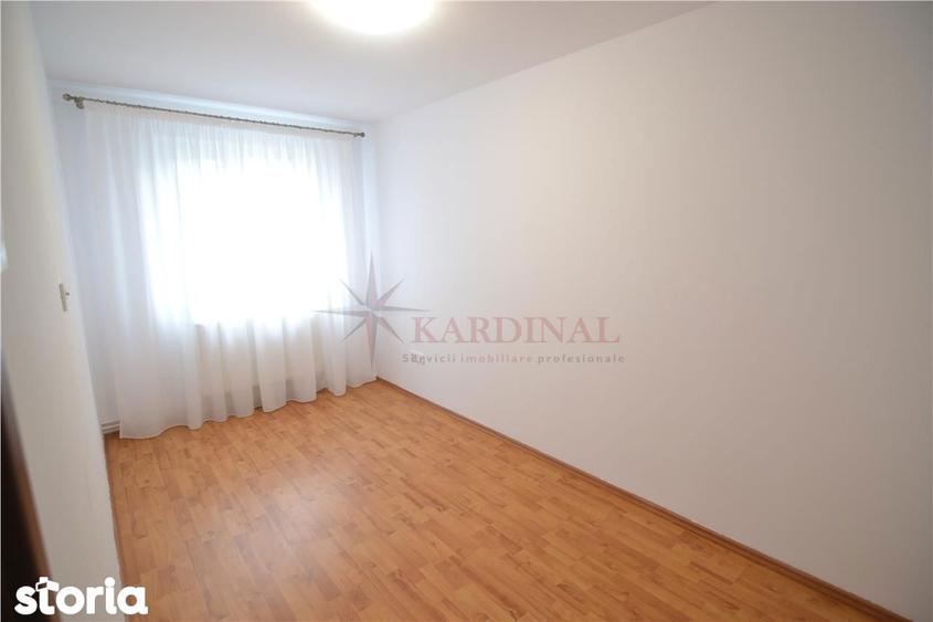 Apartament cu 3 camere decomandat în Florilor