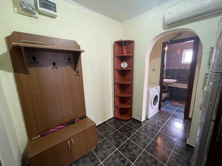 Apartament cu 2 camere decomandat, mobilat în Podul de Fier