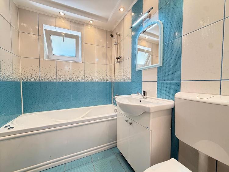 Casă cu 5 camere cu Canalizare în Banu Manta