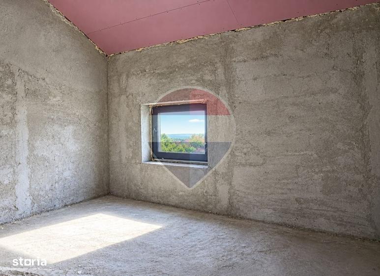 Casă cu 4 camere cu Teren 498 Mp în CFR