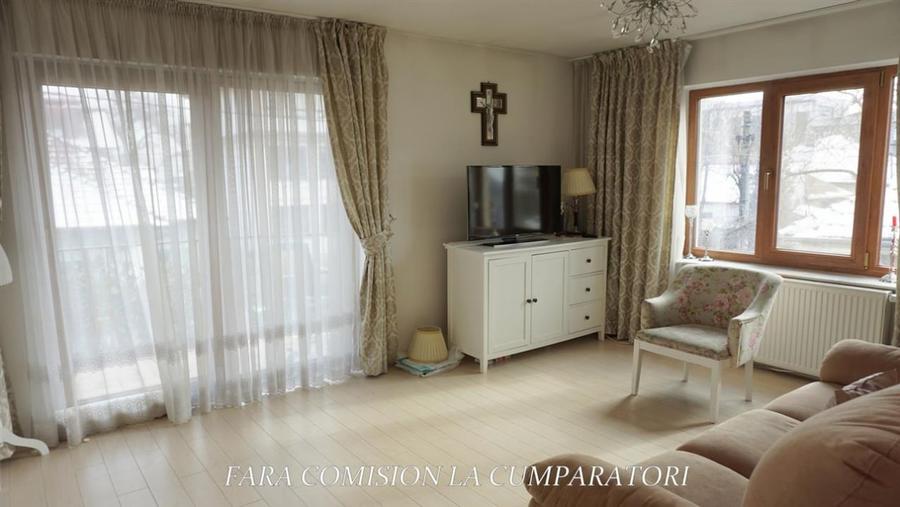 Duplex cu 7 camere cu Canalizare în 1 Mai