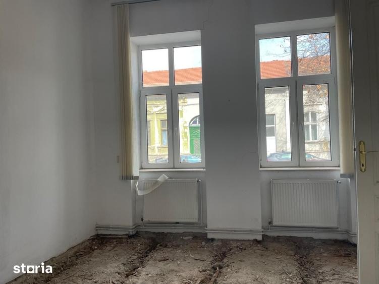 Apartament cu 5 camere în Orașul Nou