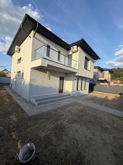 Casă cu 4 camere în Racovița