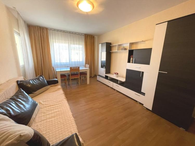 Apartament cu 3 camere decomandat, mobilat în Cetate