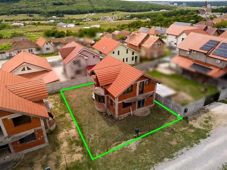 Casă cu 4 camere cu Teren 300 Mp în Betfia