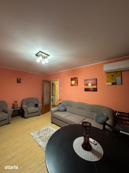 Apartament cu 3 camere decomandat în Titan