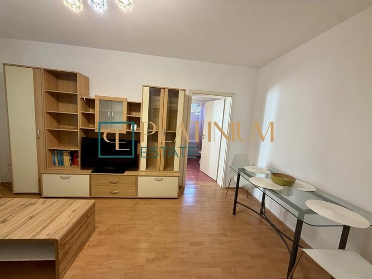 Apartament cu 3 camere semidecomandat, mobilat în Medicină