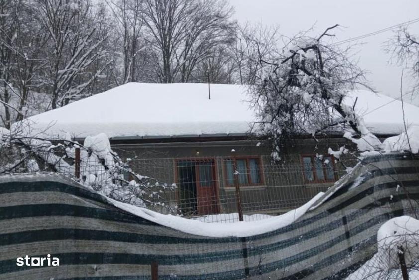 Casă cu 2 camere cu Teren 1519 Mp în Central