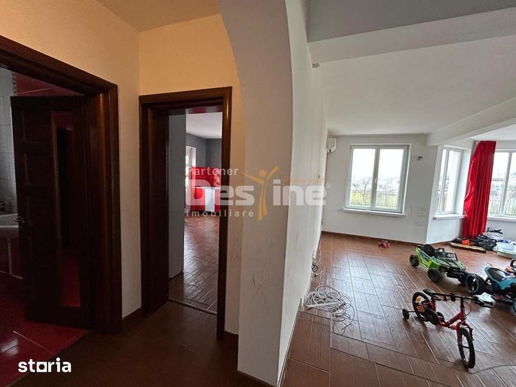 Casă cu 6 camere cu Teren 2760 Mp în Central