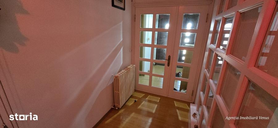 Casă cu 5 camere cu Teren 750 Mp în Mihai Eminescu