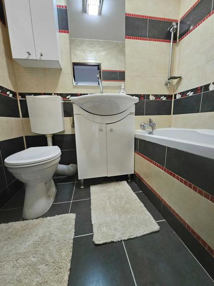 Apartament cu 3 camere semidecomandat în Drumul Taberei