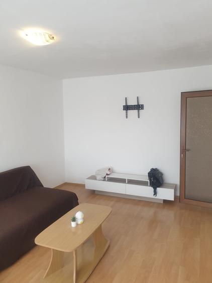 Apartament cu 3 camere nedecomandat în Central