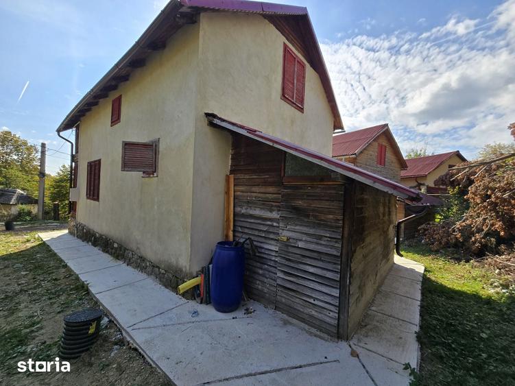 Casă cu 3 camere cu Teren 430 Mp în Cornu
