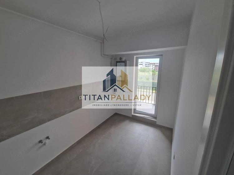 Garsonieră decomandată în Titan
