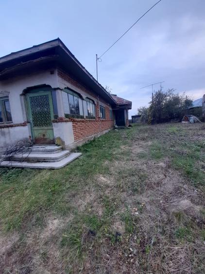 Casă cu 4 camere cu Teren 1000 Mp în Poienarii-Rali