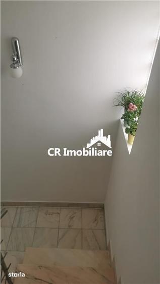 Casă cu 6 camere cu Teren 180 Mp în Vatra Luminoasă