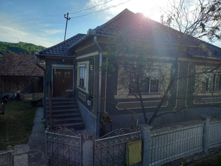 Casă cu 3 camere cu Teren 1000 Mp în Rusu de Sus